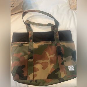 Herschel Camo Tote